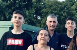 Em relação à família britânica morta em horas de colisão depois de alugar o carro em Portugal revela que ele tinha um sonho de “premonição” de suas horas de morte antes A família (foto), que se acredita ter morada em Thetford, Norfolk, foi morta, juntamente com um homem português de 26 anos, chamado localmente quando o mineiro Ruben terminou e o parceiro polonês de 19 anos de um dos gêmeos