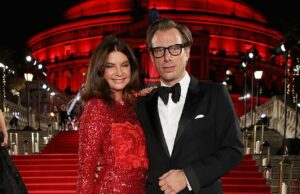 Em um processo de bomba, o fundador da Net-A-Porter afirma que seu ex-marido estava vivendo uma vida dupla com ‘uso desenfreado de drogas’ e prostitutas. Em um processo de bomba, o fundador da Net-A-Porter afirma que seu ex-marido estava vivendo uma vida dupla com 'uso desenfreado de drogas' e prostitutas.