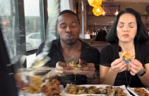 Em vídeo: carro coloca no restaurante, aterrorizantes influenciadores durante a revisão 081825_FOOD_REVIEW_CAR_CRASH_KAL_V2