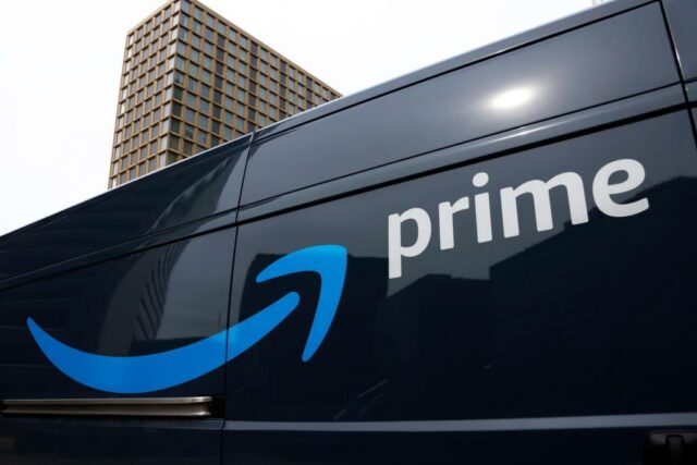 Emeryville Mail Thief entrou na cidade, que fingiu ser o motorista da Amazon, diz que os policiais


