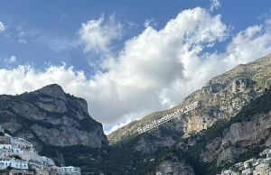 Emily Ratajkowski compartilha suas fotos mais bagunçadas, mesmo quando ela remove para amarrar biquínis nas férias de verão Emily Ratajkowski saiu um pouco para a imaginação em um pequeno biquíni enquanto desfruta de uma viagem de verão na Europa no fim de semana