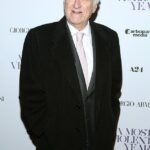 Jerry Adler, o ator e diretor de teatro mais conhecido por seu papel de longa data nos Sopranos, morreu aos 96 anos; Na foto em 2014 em Nova York