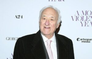 Então Jerry Adler, o ator e diretor de teatro mais conhecido por seu papel de longa data nos Sopranos, morreu aos 96 anos; Na foto em 2014 em Nova York