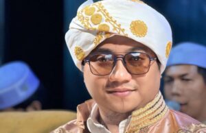 Então Dai é jovem, esta é a figura de Gus Idris com seu estilo moderno de pregação Então Dai é jovem, esta é a figura de Gus Idris com seu estilo moderno de pregação