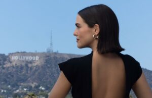 Era seu destino ser Jean Seberg. Zoey tem sua própria versão de ‘Breathless’. FP-2025-DROPCAP-W-BLACK-2.PNG