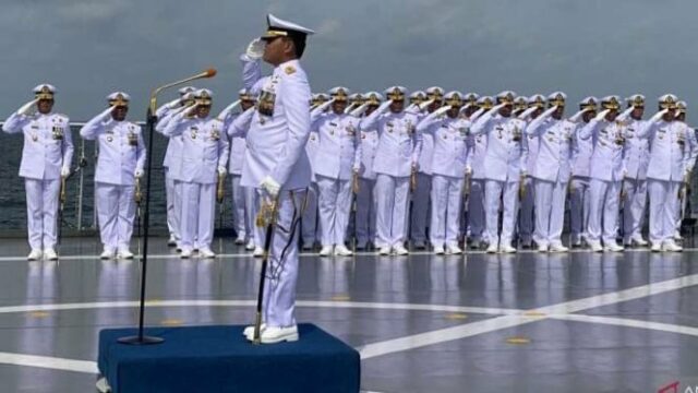 Esclarecimento da força aérea da Indonésia do acidente de um avião FASI e da morte de um pessoal

