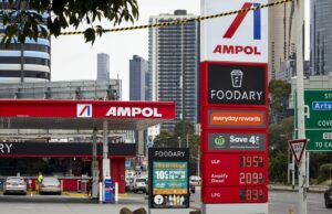 Escravos australianos populares definidos para transformação de US $ 1 bilhão Uma estação de cenouras da Ampol no sul de Melbourne.