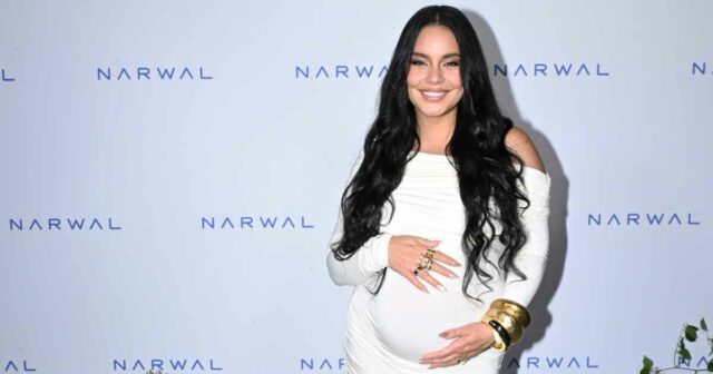 Esperando CD de Bump de Vanessa Hudgens de Hudgens antes de convidar o segundo garoto 


