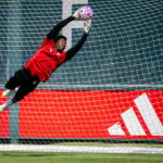 Matthijs de Ligt, Joshua Zirkzee, Benjamin Sesko por Manchester United em ação durante o treino da primeira equipe