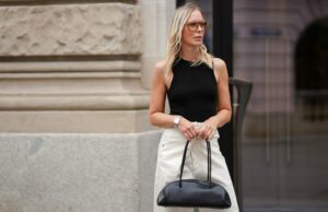 Esses 16 tops e blusas diários o manterão fresco até o início do outono Esses 16 tops e blusas diários o manterão fresco até o início do outono