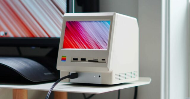 Esta doca transforma o Mac mini em um Mac clássico retrô

