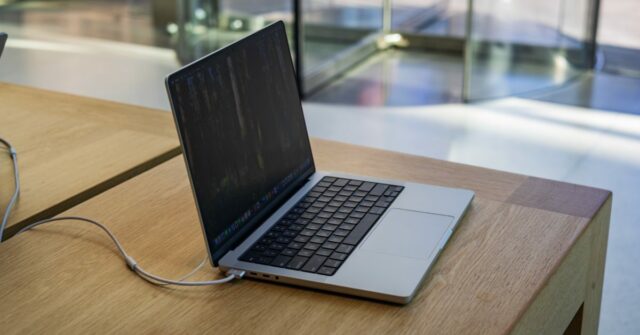 Estas são as melhores novas ofertas do MacBook para agosto: ofertas a partir de US $ 599

