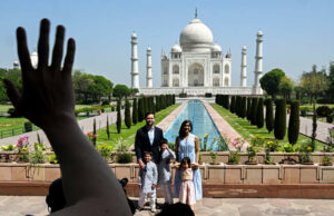 Estatísticas JD, pelo menos eu não recebo muitas férias O vice -presidente JD Vance, à esquerda, e o secretário de Relações Exteriores da Grã -Bretanha de David Lammy Fish em Lake, caso Chevening House em Kent, Inglaterra, sexta -feira, 8 de junho de 2025, piscina)