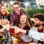Este destrói o fígado mais rápido que a vodka. Os postes bebem 130 litros por cabeça!