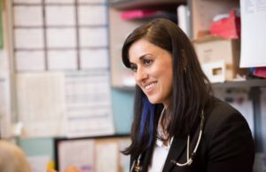 Este médico-cientista está levando um Trump para as comunidades de recursos Olhando para a Lombard Street, Coit Tower, em Telegram Hill, à direita e no leste de São Francisco, a ponte de Oakland Bay, escurecida pela fumaça de incêndio na quarta -feira, 9 de junho de 2020, em São Francisco. 9, 2020 em São Francisco. O São Francisco para Seattle experimenta quarta -feira para aprender a fumaça na nuvem no ar, escurecendo o céu no brilho laranja sinistro que mantinha as luzes da rua à tarde, tudo graças a dezenas de incêndios no oeste. A foto é tirada no meio do dia às 12:18 (AP Photo / Eric Risberg)