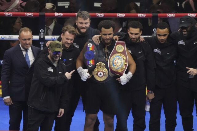 Moisés vai morder o boxe pesado