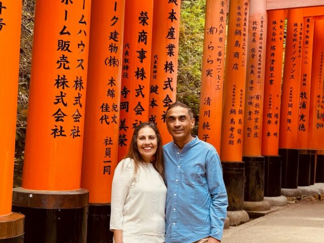 Os moradores de Fremont Mona Shah e Joe Samagond fizeram uma boa viagem a Kyoto, Japão, para visitar Fushimi Inari Taisha (foto com a gentil permissão de Joe Samagond).