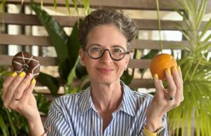 “Eu me dei câncer”: o influenciador de bem -estar lutando contra a doença revela os três fatores que ela acredita que o desencadeou – mas especialistas dizem que suas alegações são perigosas Liz O'Riordan, cirurgião de mama aposentado e autora do câncer Roteiro: Ciência Real para orientar seu caminho de tratamento, disseram que as alegações foram