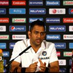 "Eu me sinto parcial" - a sra. Dhoni liga para a Inglaterra durante o problema do críquete