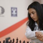 FIDE GRAND SWISS 2025: Divya Deshmukh toca na categoria aberta logo antes dos candidatos