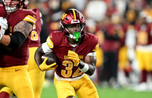 Fã da NFL faz comparação ousada da NBA para o comércio de comandantes recentes Fã da NFL faz comparação ousada da NBA para o comércio de comandantes recentes