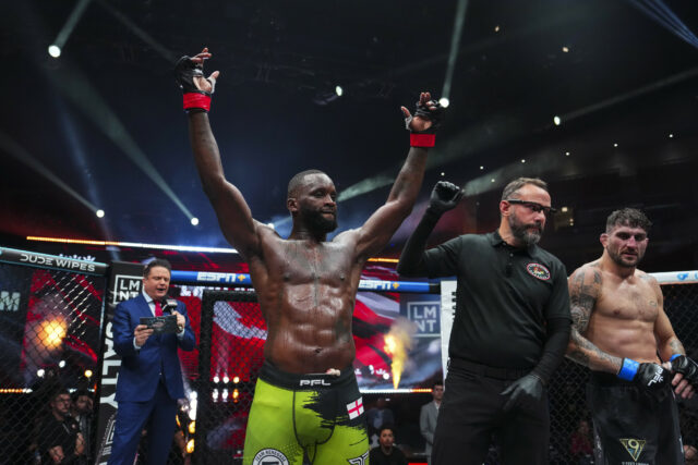 Fabian Edwards vence o título dos médios do torneio mundial PFL com brutal TKO



