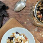Faça sua própria granola em casa em vez de comprá -la!