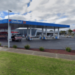O grupo de alemães policiais costumava furtivamente, cartões de crédito para beber e gasolina na estação de escritórios em Ballarat Road, em um parque de veados.