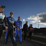 Ryan Preece (60) e Chris Buescher (17) durante o aplicativo Daytona 500. Fonte: Getty