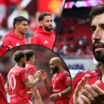 Novas assinaturas Brian Mbumo, Benjamin Sesso, Diego Leon e Matheus Kunya posam para uma foto enquanto seguram camisas para partidas antes da partida amigável da pré -temporada entre o Manchester United e o Old Trafford Fiorentina em Manchester, Inglaterra.