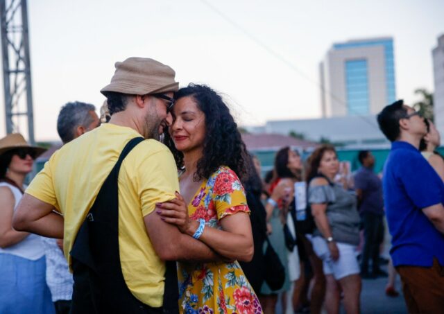 Common aparece durante o 35º verão anual de San Jazz no Plaza de Cesar Chavez em San Jose, Califórnia, na sexta -feira, 8 de agosto de 2025 (Shae Hammond/Bay Area News Group).