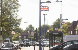 Fúria quando o Conselho do Trabalho é demolido “Dangerous” St George’s e Union Jack Flags das ruas da cidade (mas as bandeiras da Palestina são permitidas) Um grupo