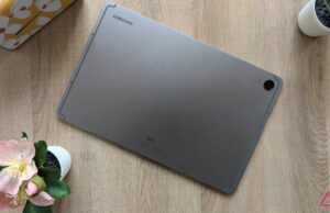 Galaxy Tab S11, Tab S11 Ultra e Odd Tab S10 Lite, tudo completamente vazado Samsung Galaxy Tab S10 Ultra deitado ao sol