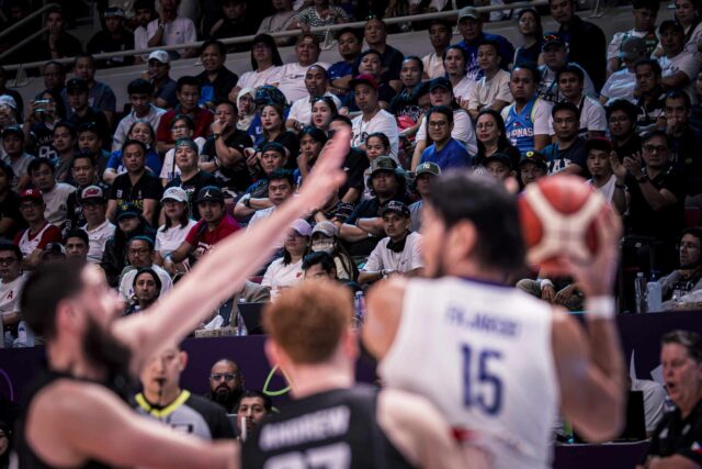 A multidão das Filipinas está ativando Gilas Pilipinas durante a Copa Asiática da FIBA de 2025.