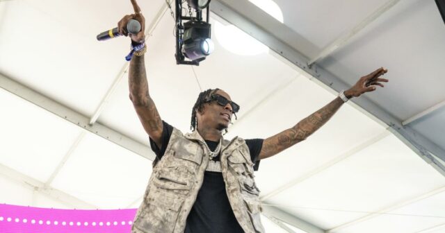 Garoto Soulja preso perto de sua loja de roupas de Melrose com suspeita de posse de armas graves de crimes

