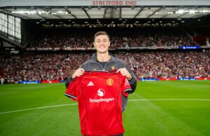 Gary Neville prevê se Viktor Gyokeres ou Benjamin Sesko trará mais nesta temporada Benjamin Sesso Manchester United Training