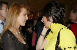 Ghislaine Maxiwell afirmou que Fergie reuniu seu ex-marido, Epstein … Duquesa York plantou as sementes para a morte de Andrew porque ela estava “fazendo uma peça” em Epstein? “ Na foto: A duquesa de York, Sarah Ferguson e Ghislane Maxwell participando da abertura da loja de Asprey na 5th Avenue 8 de dezembro de 2003 na cidade de Nova York