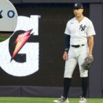 Giancarlo Stanton #27 em campo durante o jogo dos Yankees.