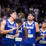 Dwight Ramos e Gilas Pilipinas durante uma partida contra o Iraque na Copa Asiática de 2025 da FIBA.