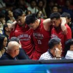 O Isaac Go Gine Gin Gin Kings ajudou o banco após uma lesão durante um jogo da Copa dos Governadores do PBA. -