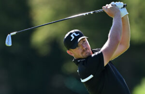 Golf Pro tem dificuldade em manter as lágrimas de volta enquanto a caneca Ryder Desire escapa Golf Pro tem dificuldade em manter as lágrimas de volta enquanto a caneca Ryder Desire escapa