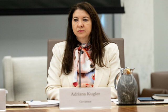 Governador Fed Adriana Kugler refere -se antes de pressionar por Trump: você sabe

