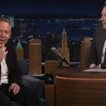 Greg Gutfeld abraça Jimmy Fallon e conecta seu programa de jogo no primeiro crossover noturno do FOX News Host