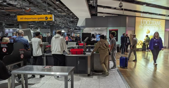 Greves nos aeroportos espanhóis causam caos. Voos cancelados e atrasados

