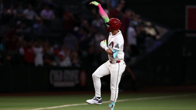 Gurriel faz história com RRHH de 103,9 mph

