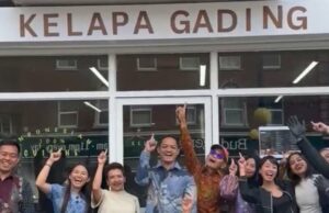 Há Kelapa Gading em Londres, promovendo a culinária indonésia Há Kelapa Gading em Londres, promovendo a culinária indonésia