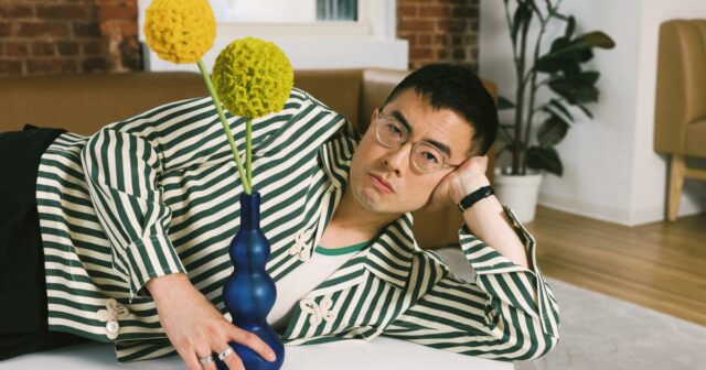 Há uma impressão de 'SNL' Bowen Yang tentou falar. (Não funcionou).


