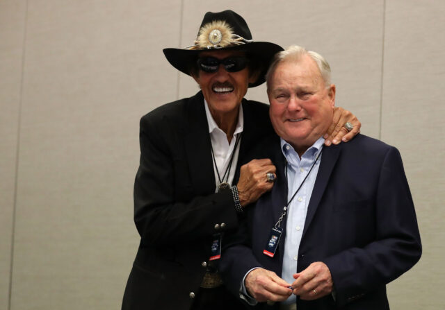 Hall da Fama da NASCAR, o promotor de faixas morre aos 86 anos de idade



