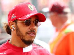 Hamilton, lutando para acompanhar a corrida da F1 no final das férias de verão Hamilton, lutando para acompanhar a corrida da F1 no final das férias de verão
