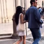 Harry Styles e Zoe Kravitz foram flagrados beijando em um restaurante no Soho de Londres apenas alguns dias antes de passearem em Roma (foto)